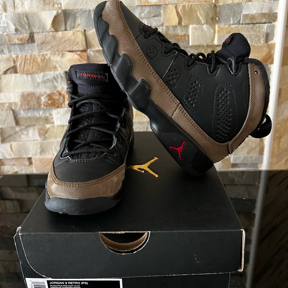 Jordan 9 Retro Kids Sneakers - Black and Olive